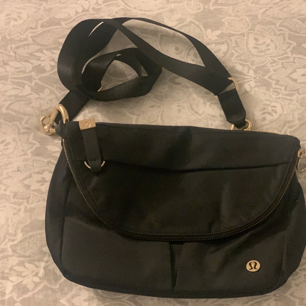 Lululemon all night festival beg 5L.